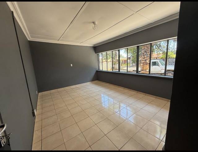 4 BEDROOM HOUSE FOR SALE IN VANDERBIJLPARK CW 5